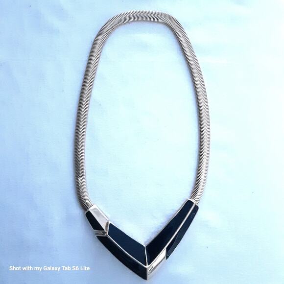 Trifari Necklace  Gold Tone Flat Snake Chain Navy Blue Enamel Hook Clasp Pendant - Picture 2 of 13